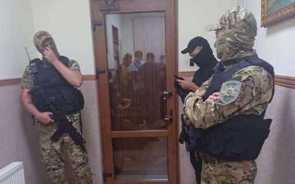 Дома и на предприятии депутата Николаевского облсовета Юрия Кормышкина – обыски. Он обвиняет главу Николаевской ОГА (ФОТО)