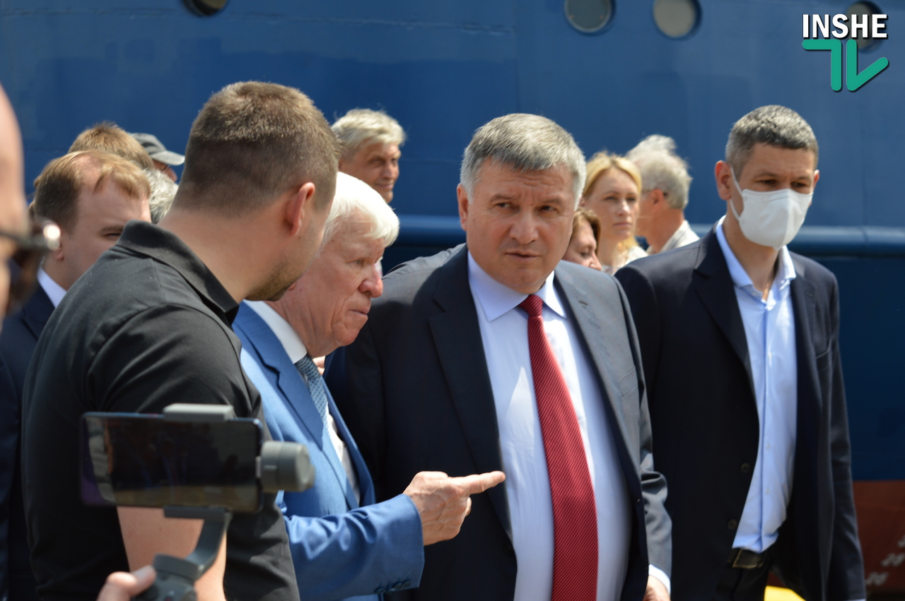 Аваков рассматривает Николаевский аэропорт в качестве вертолетной базы (ВИДЕО)