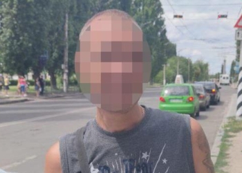 Неадекватного николаевца задержали после перехода дороги в неустановленном месте (ФОТО)