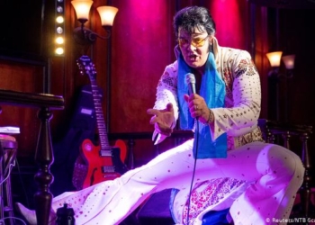 Двойник Элвиса Пресли поставил рекорд по самому длительному исполнению его песен (ВИДЕО)