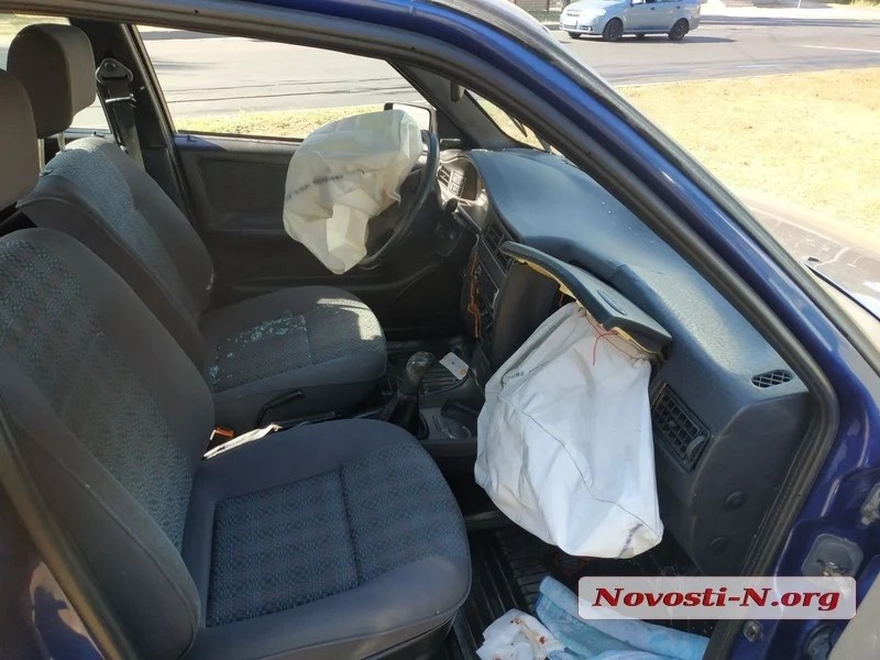 В Николаеве патрульный автомобиль полиции врезался в Fiat 7