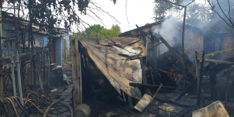 В Николаеве сгорел «Запорожец», гараж, дрова и 1 тонна угля