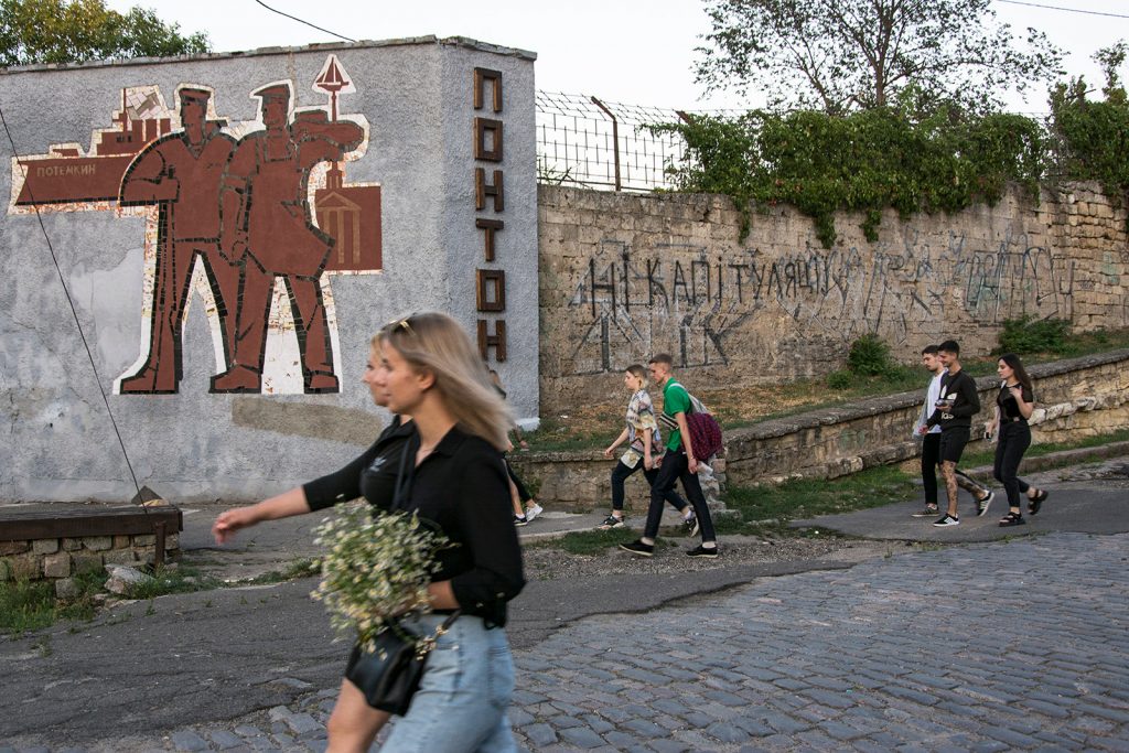 В Николаеве отреставрировали мозаику на стене судостроительного завода (ФОТО) 1