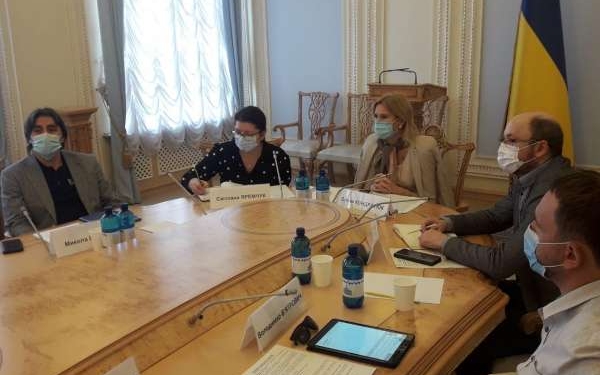 Верховную Раду брендируют