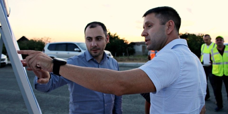 В Николаевской области глава Укравтодора проверял ремонт автодорог Н-11 и Н-14 (ФОТО)