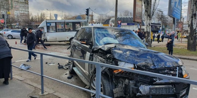 Водителю Range Rover, из-за которого в ДТП с маршруткой в Николаеве погибли двое людей, грозит от 3-х до 8-ми лет тюрьмы
