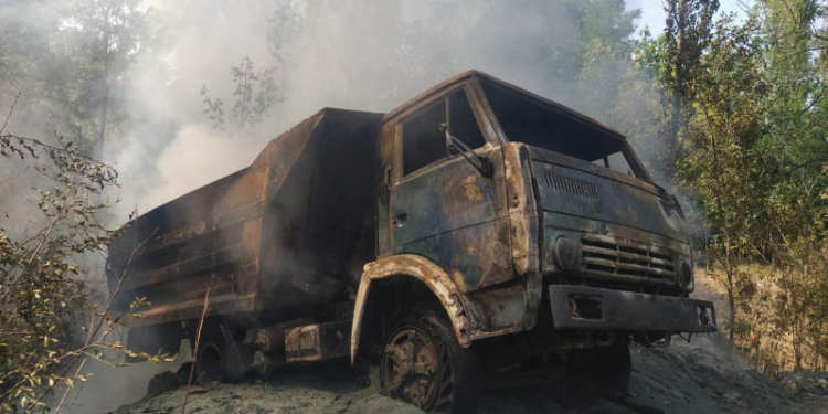 В Николаеве по непонятной причине сгорел КамАЗ (ФОТО)