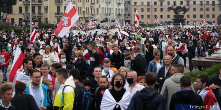 Масштабный митинг в Минске: собралось более 100 тысяч человек (ВИДЕО)