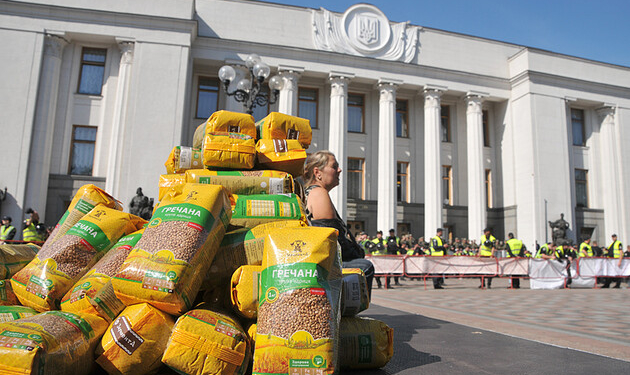 Гречка не пройдет? НАПК запретила партиям оказывать благотворительную помощь во время предвыборной кампании