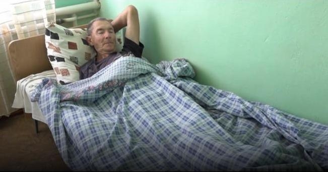 Садили на цепь, чтобы не убегал: подробности вопиющего случая на Николаевщине с 75-летним стариком (ВИДЕО)