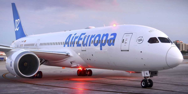 Из-за пьяного украинца, отказавшегося надевать маску, в Испании экстренно сел самолет