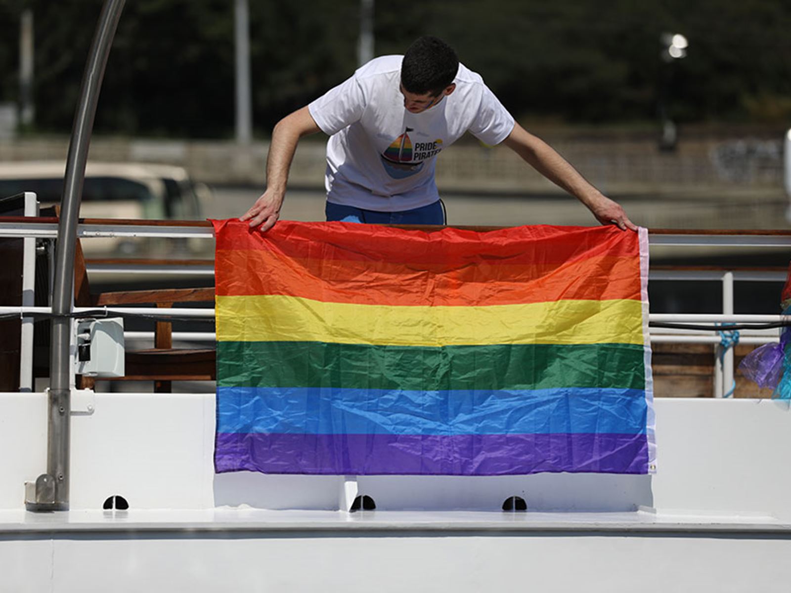 В рамках фестиваля ЛГБТ+ Prague Pride прошло лодочное шоу на Влтаве (ФОТО)