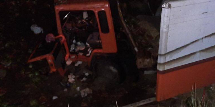 Под Николаевом в кювет слетела фура с арбузами