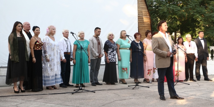 Оперно-вокальная студия дала концерт ко Дню Независимости на летней площадке ДОФа (ФОТО)