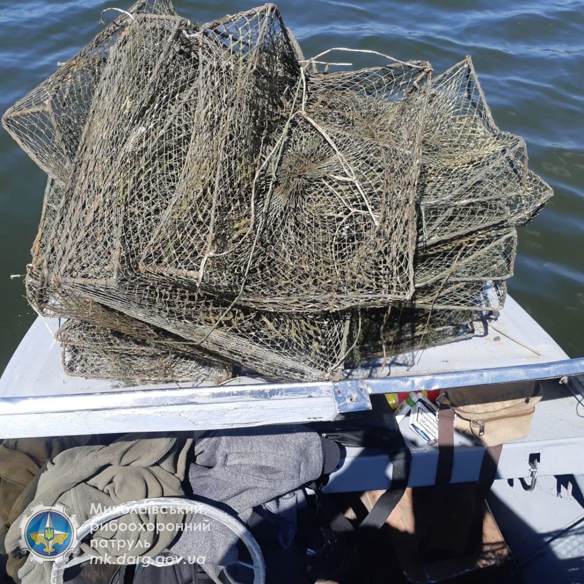 Николаевский рыбоохранный патруль выявил 3 браконьеров и изъял более 300 раколовок (ФОТО)