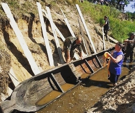 Археологи нашли древлянскую лодку в Житомирской области (ФОТО)