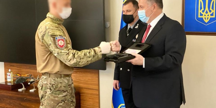 Аваков наградил полицейских за ликвидацию “полтавского террориста” (ФОТО, ВИДЕО)