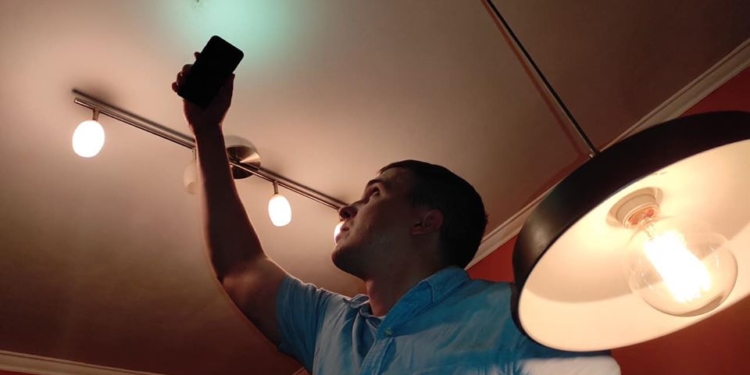 Журналист-расследователь “Схем” нашел в своей квартире признаки “прослушки” (ФОТО)