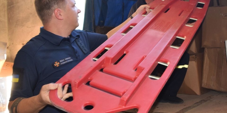 Пожарные Николаевской области получили от Канады спецодежду и снаряжение (ФОТО)