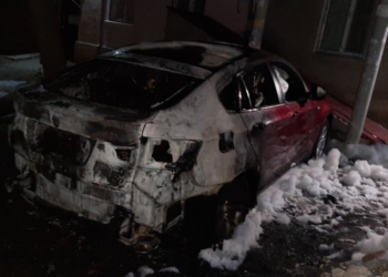 И снова поджог: в Николаеве пожарные потушили горящий BMW X6 – досталось и соседнему автомобилю (ФОТО)