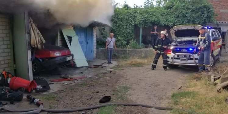 В Первомайске горел гараж – причину пока выясняют (ФОТО)