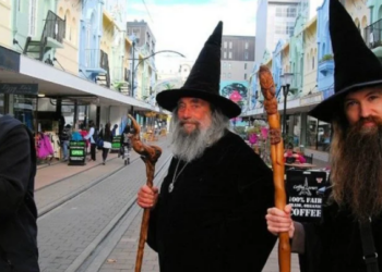 Мэрия новозеландского города 20 лет платит зарплату городскому волшебнику