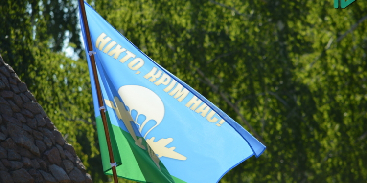 Вспомнить товарищей: в Николаеве ветераны десантных войск надели тельняшки и голубые береты (ФОТО, ВИДЕО)