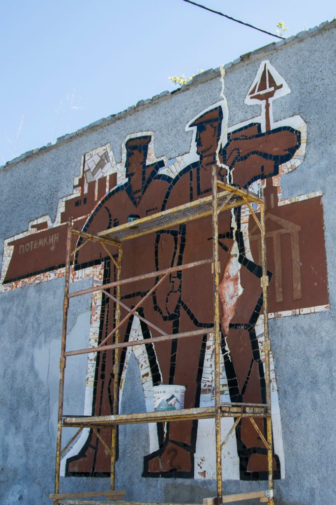 В Николаеве отреставрировали мозаику на стене судостроительного завода (ФОТО) 3