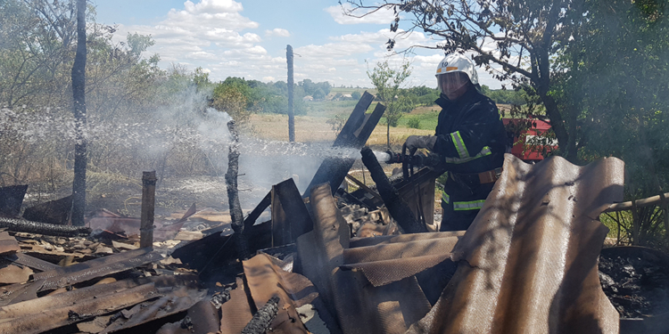 Вчера вечером спасатели Николаевщины тушили пожары в жилых домах и хозпостройках (ФОТО)