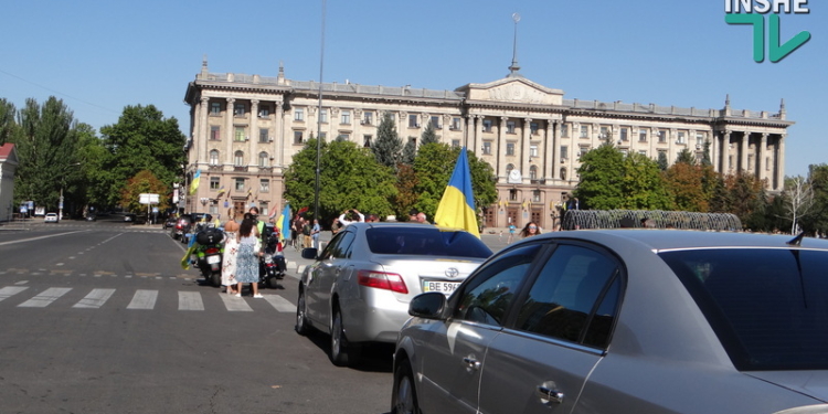 Миколаїв почав святкувати День Незалежності з автопробігу (ФОТО, ВІДЕО)