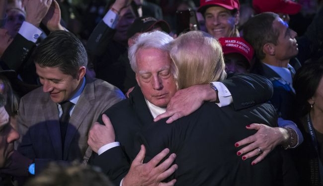 В США умер младший брат Трампа