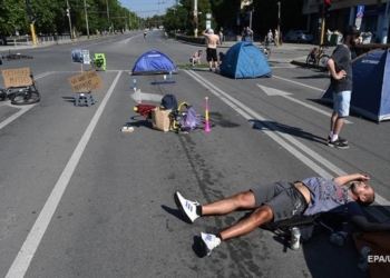 В Болгарии полиция снесла палаточные городки протестующих
