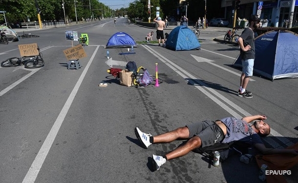 В Болгарии полиция снесла палаточные городки протестующих
