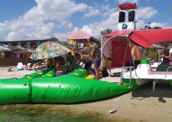 На Херсонщине мужчина сломал шею на аттракционе