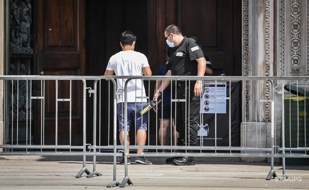 Мужчина захватил в заложники охранника Миланского собора