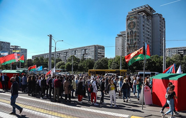 На митинг в поддержку Лукашенко везут со всей страны бюджетников — СМИ