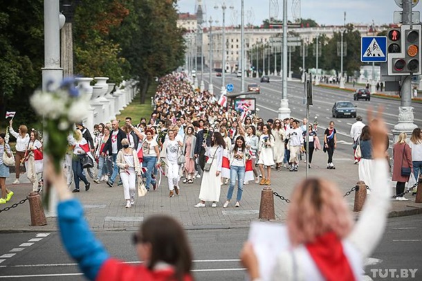 В Минске женщины провели акцию против насилия (ФОТО) 3