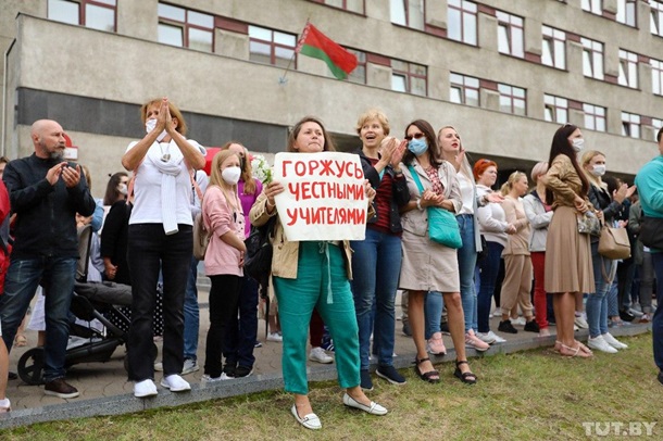 В Минске пикетируют Министерство образования