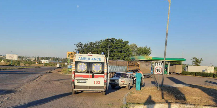 Николаевские патрульные помогли принять роды у женщины, которая не успела доехать до больницы (ФОТО)