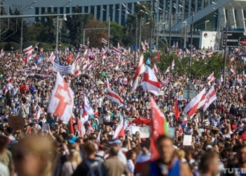 В центре Минска протестуют больше 200 тысяч человек (ФОТО, ВИДЕО)