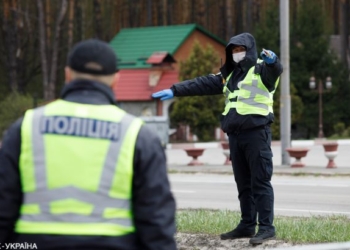 В центре Киева мужчина с бомбой захватил отделение банка (ВИДЕО)