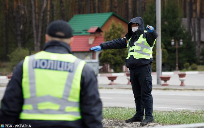 В центре Киева мужчина с бомбой захватил отделение банка (ВИДЕО) 1