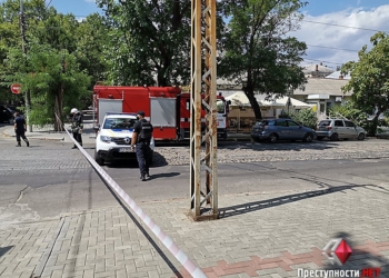 В Николаеве мужчина заявил, что заминировал салон рядом с управлением полиции