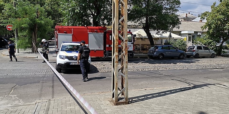 В Николаеве мужчина заявил, что заминировал салон рядом с управлением полиции