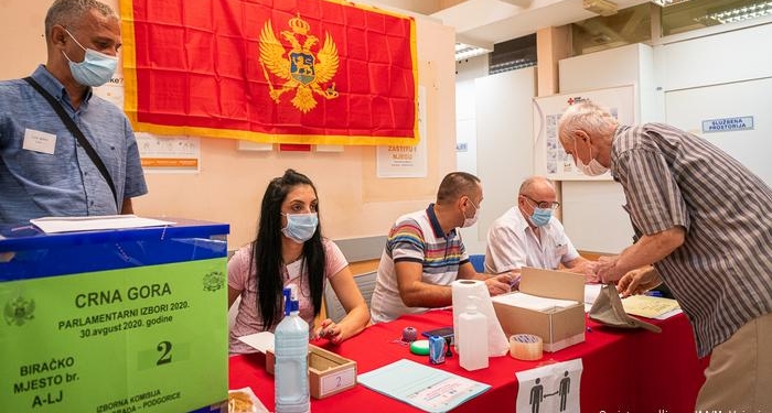 Партия президента Черногории опережает на выборах пророссийскую коалицию