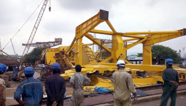 В Индии обрушился 70-тонный кран - погибли 11 рабочих (ВИДЕО) 1