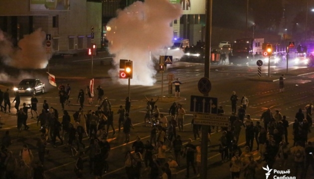 Полиция начала разгон протестующих в Беларуси (ВИДЕО)