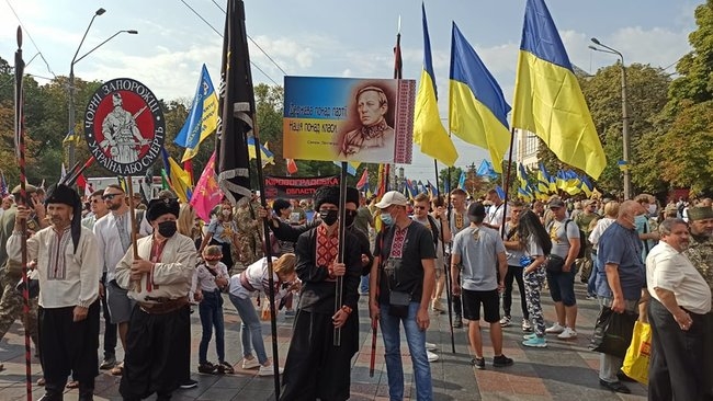 В центре Киева проходит Марш защитников Украины (ФОТО)
