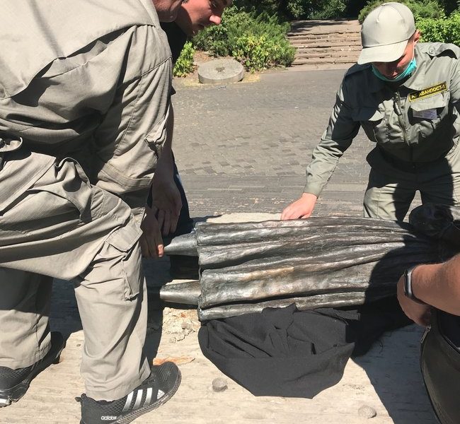 Вандалы пытались разрушить скульптуру в музее Голодомора в Киеве