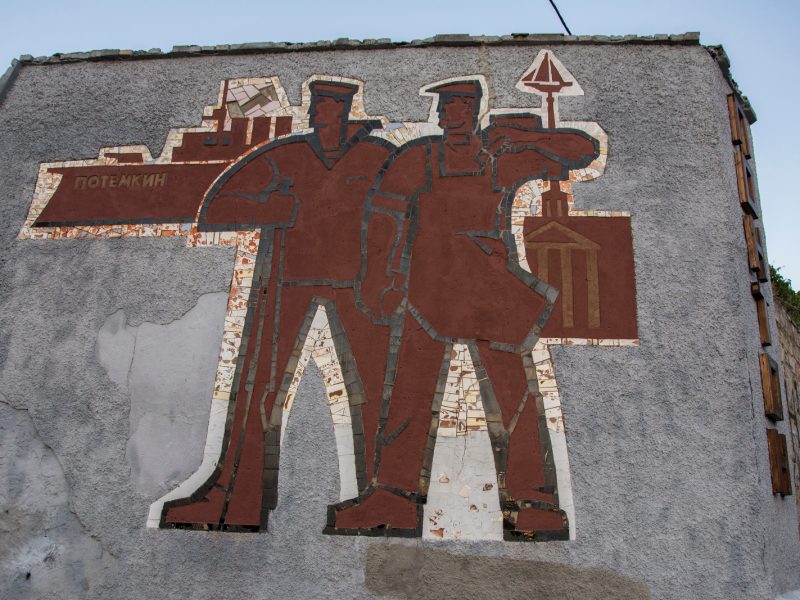 В Николаеве отреставрировали мозаику на стене судостроительного завода (ФОТО)